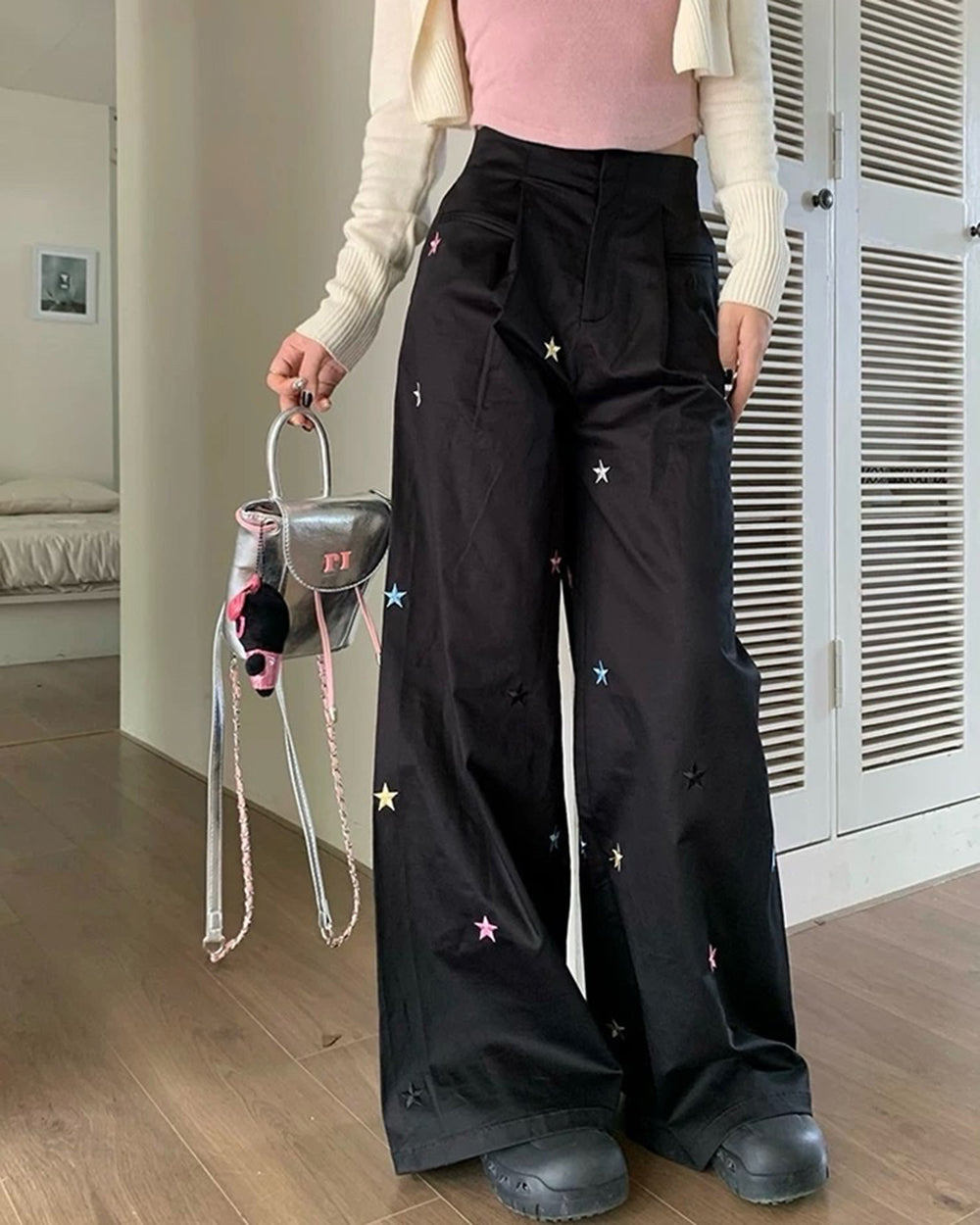 star girl aesthetic baggy pants
