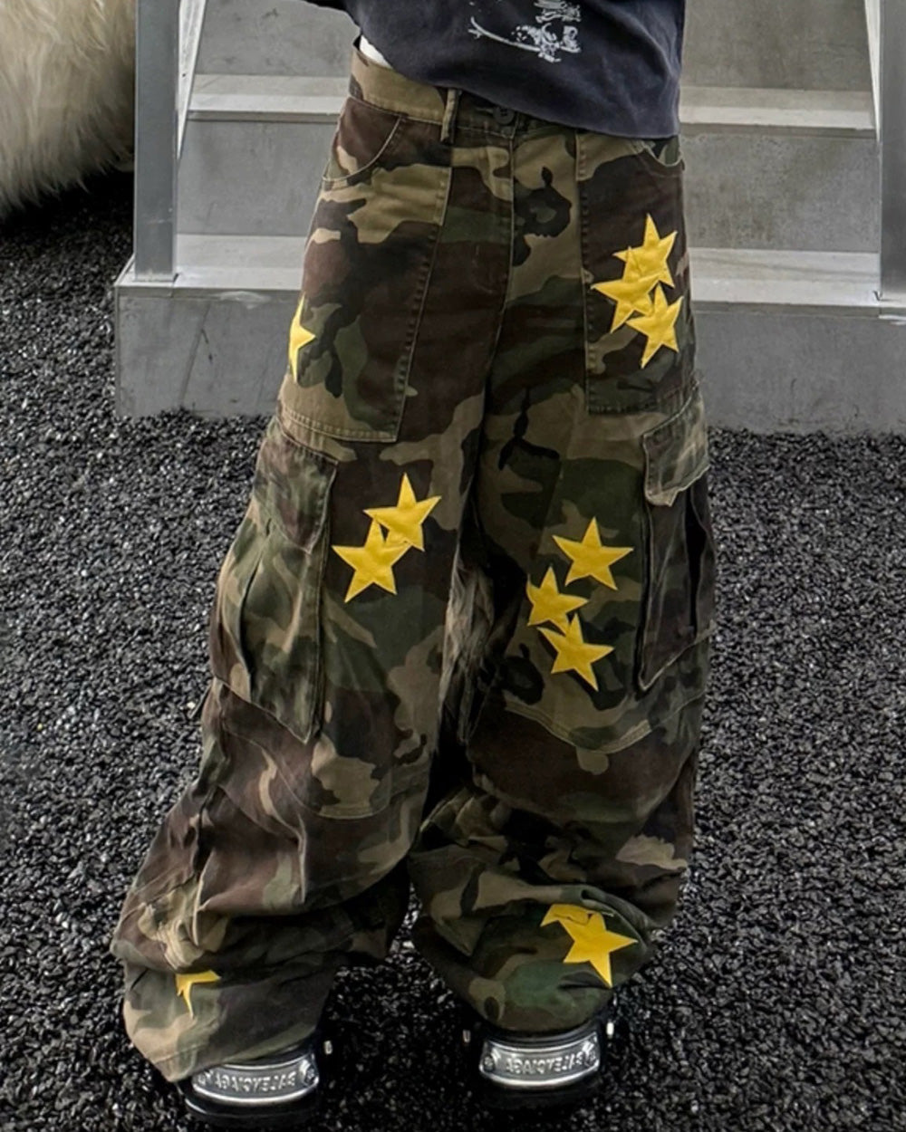 star patch camo cargo pants